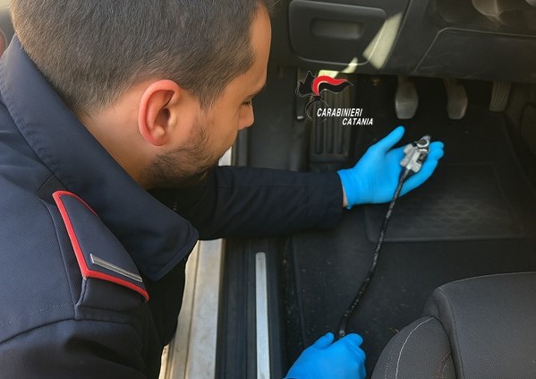 Foto dpl Biancavilla Biancavilla, in auto con manganello artigianale: denunciati due minorenni