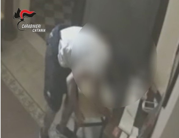 Furto B&B Catania, turista derubata in B&B: denunciato un 35enne