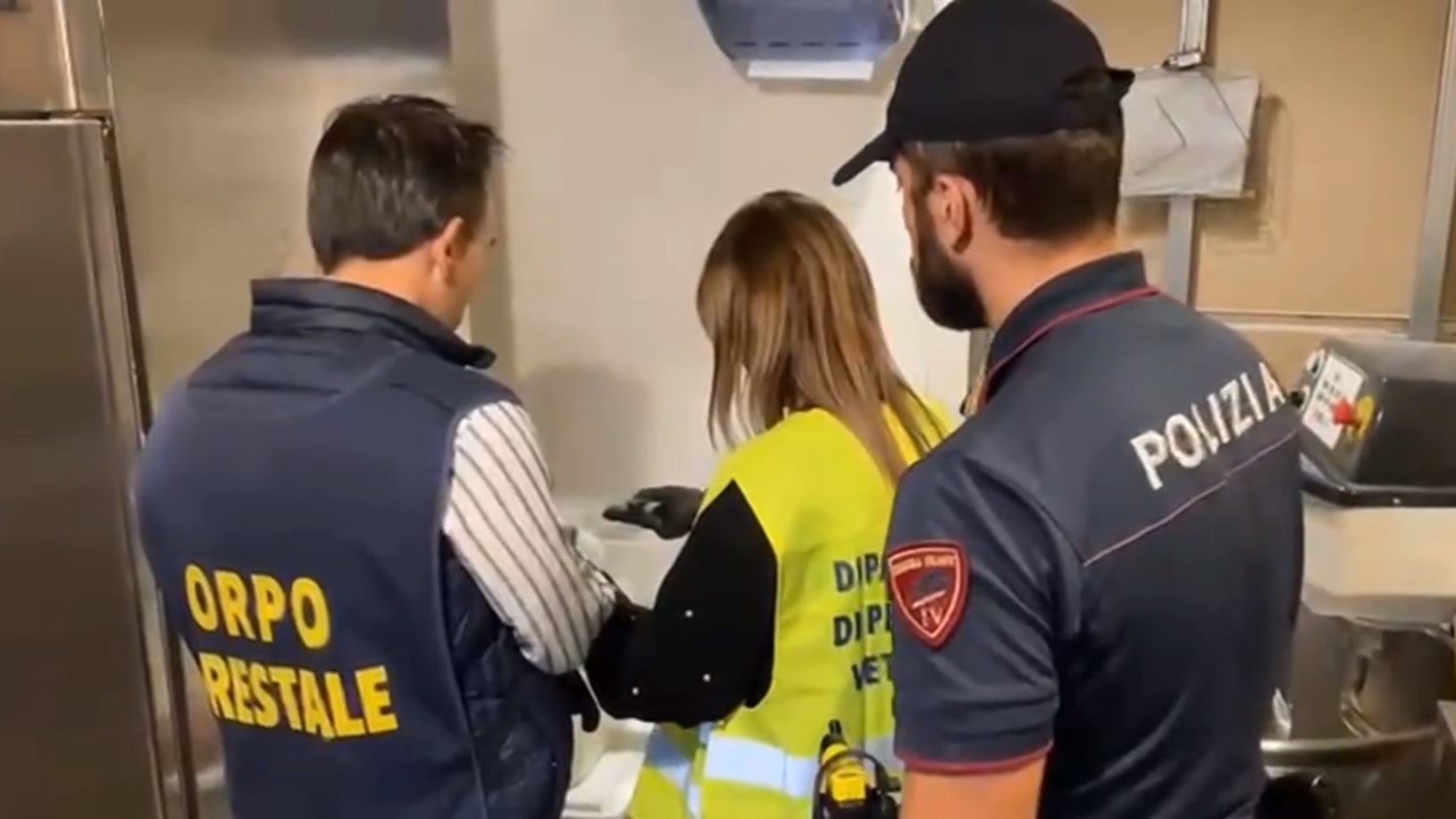 Catania, in Centro ristorante con topi e blatte
