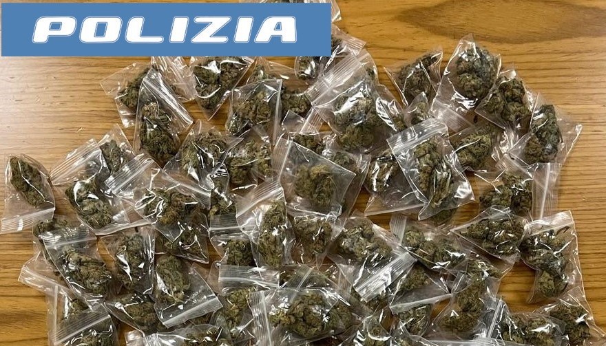 Librino: arrestato pusher Librino con 130g marijuana