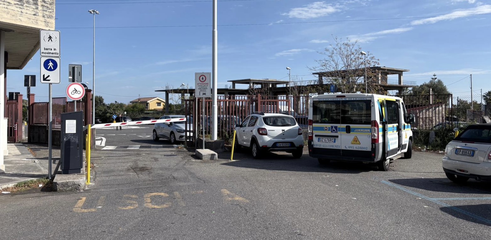 Acireale, pulmino disabili bloccato per oltre un’ora Acireale, pulmino disabili bloccato per oltre un’ora