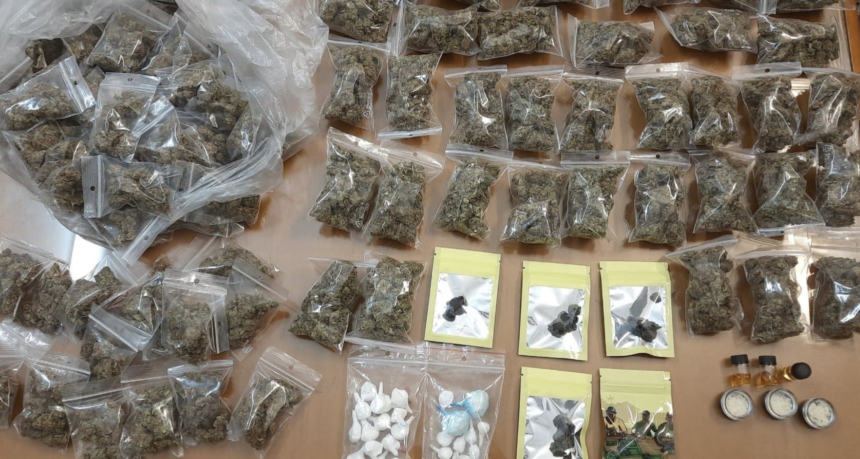 Cibali, arrestati due fratelli con uno zaino pieno di droga