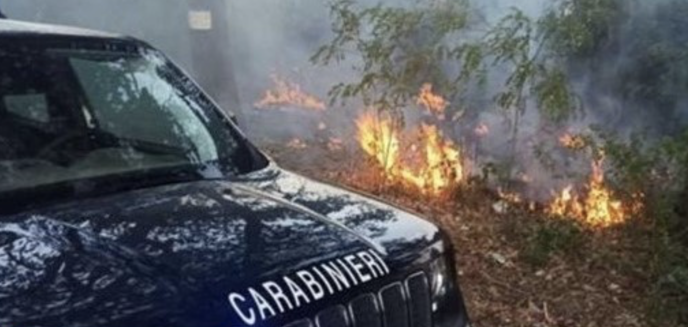 Granieri, brucia rifiuti plastici nei campi Granieri, brucia rifiuti plastici nei campi: 51enne denunciato