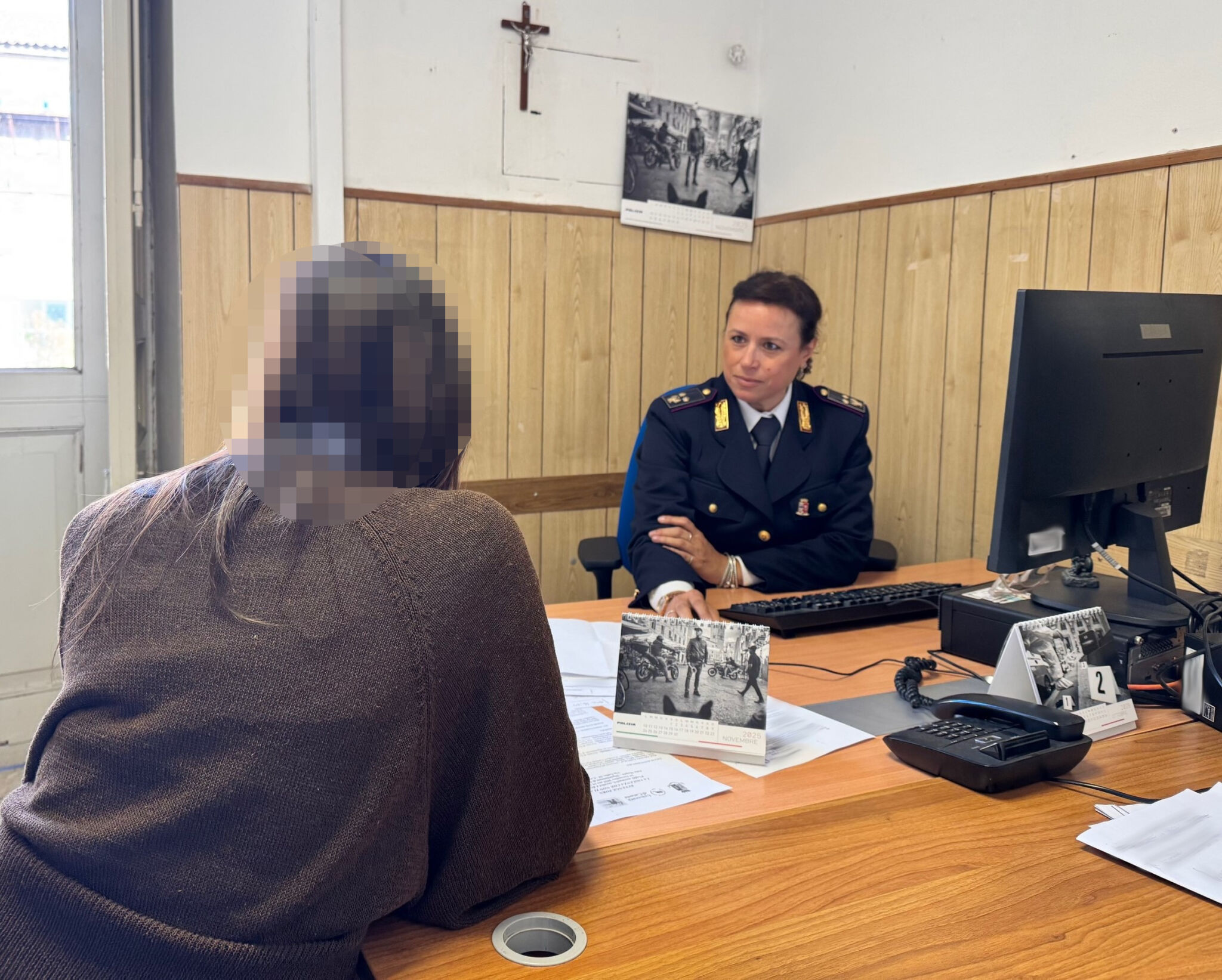 UMILIA E PICCHIA LA MOGLIE DAVANTI AI FIGLI 40ENNE CATANESE ARRESTATO DALLA POLIZIA DI STATO Catania, 40enne arrestato per violenza sulla moglie e figli