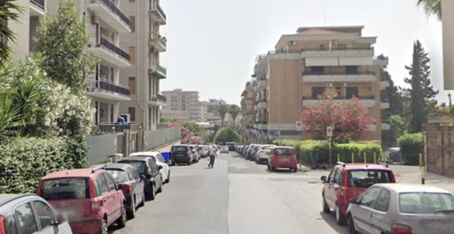 Catania, paura in strada: aggredisce la ex