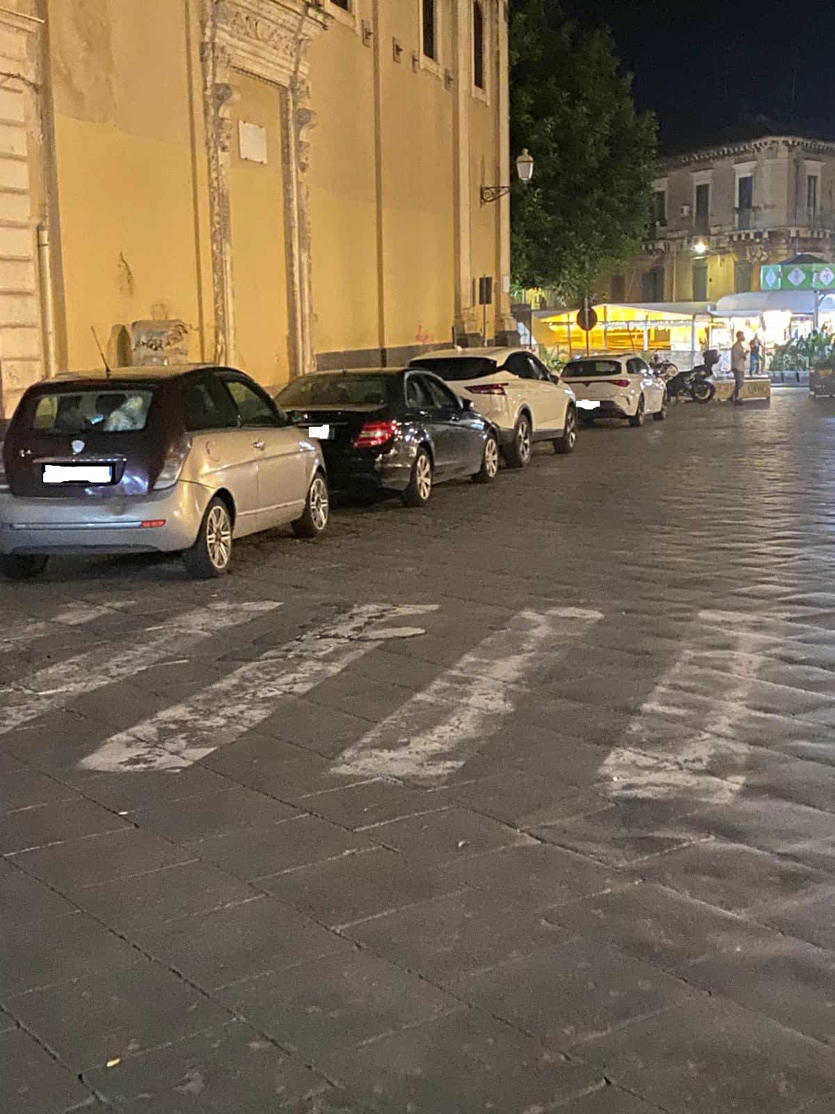 Piazza Federico di Svevia a Catania torna parcheggio