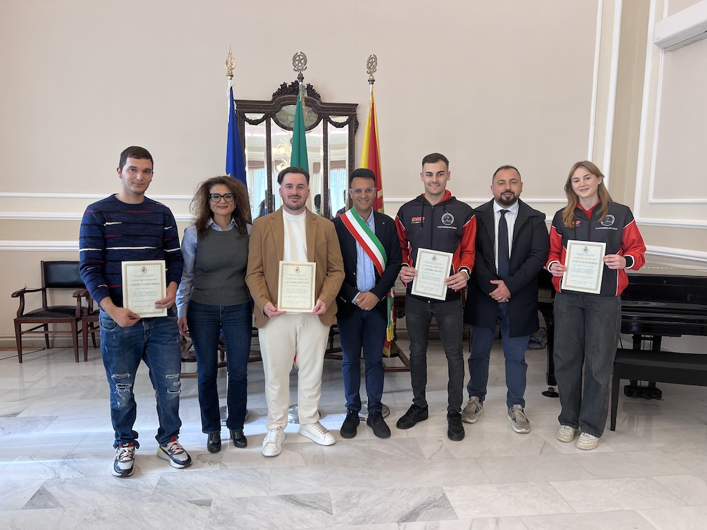 Riposto, il Gonfalone a cinque giovani eccellenze