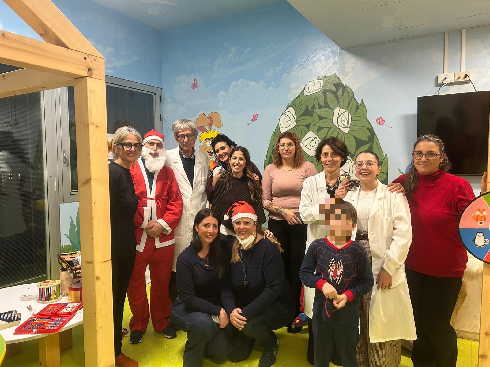 Natale di Solidarietà: sorrisi ai bambini del Policlinico