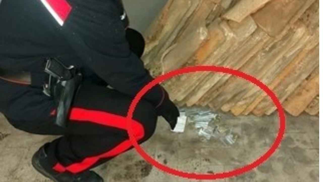 Spacciava davanti Santo patrono: arrestato un pusher in … “erba”