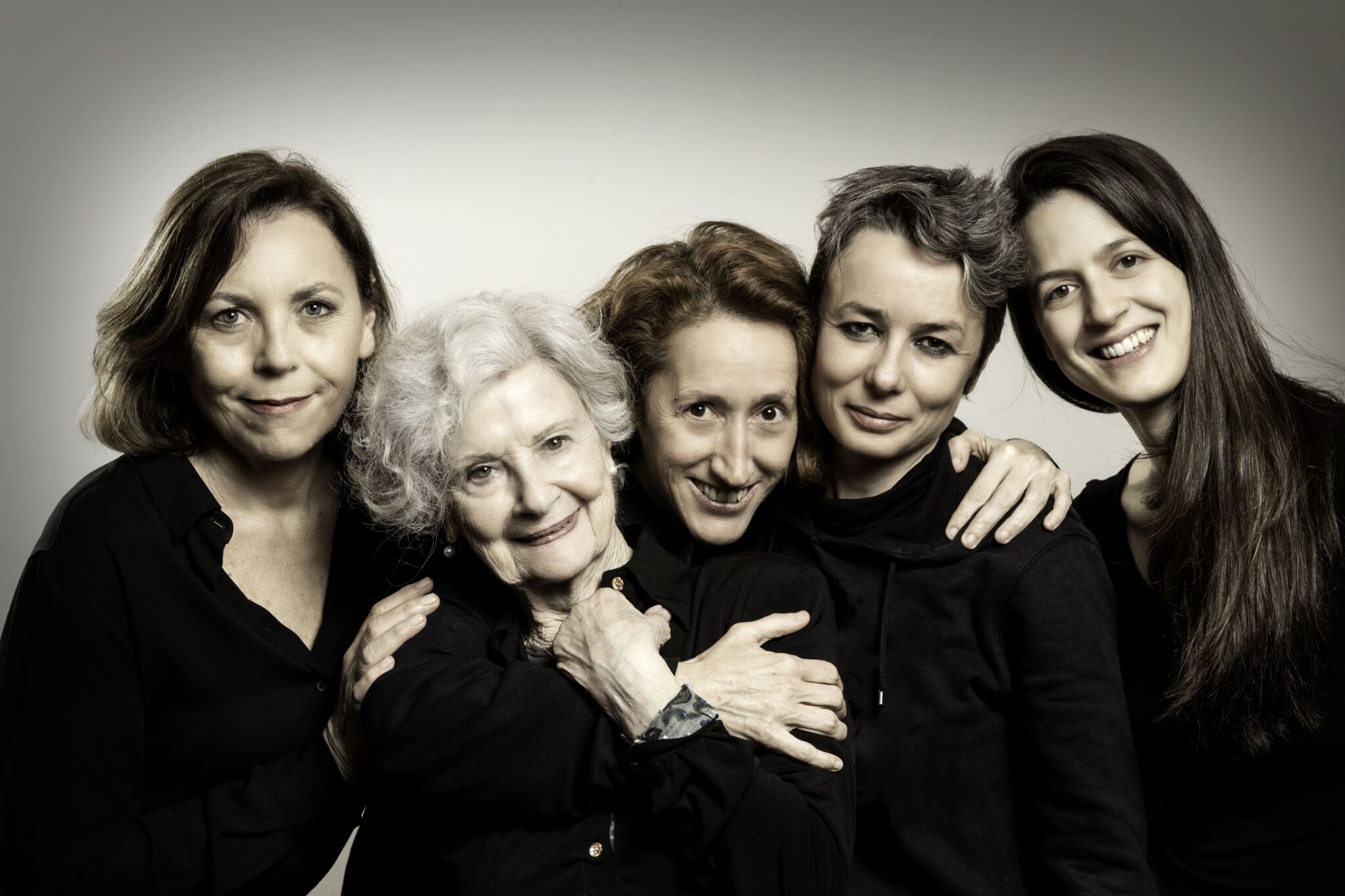 Argo©Laila Pozzo_ da sin Maria Ariis – Ariella Reggio – Serena Sinigaglia- Letizia Russo e Lucia Limonta +jpg Teatro Stabile Catania, in scena «Argo» alla Sala Futura