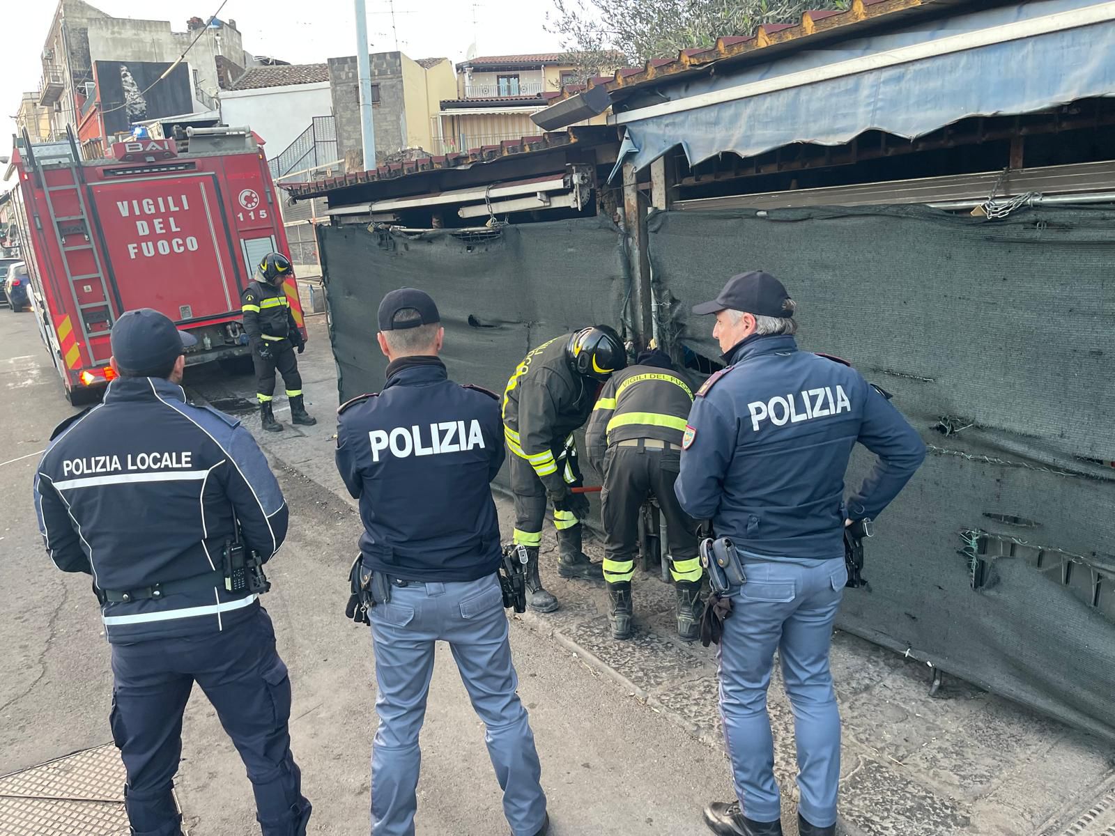 CONTROLLI A TAPPETO NEL QUARTIERE SAN CRISTOFORO PATTUGLIAMENTO CONGIUNTO DELLA POLIZIA DI STATO E DELLA POLIZIA LOCALE Cit S. Cristoforo (1) San Cristoforo, controlli e sanzioni per abusivismo