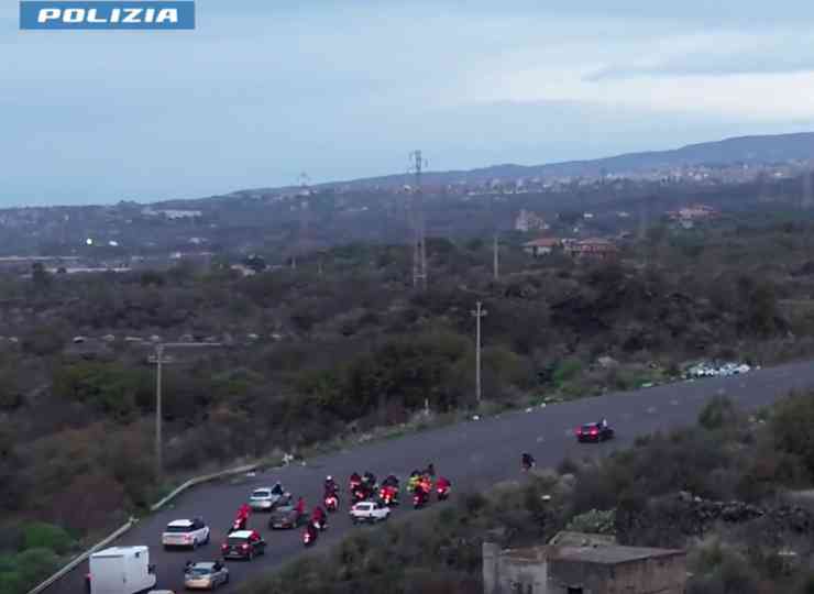 Corsa clandestina di cavalli Camporotondo Etneo - FreePressOnline