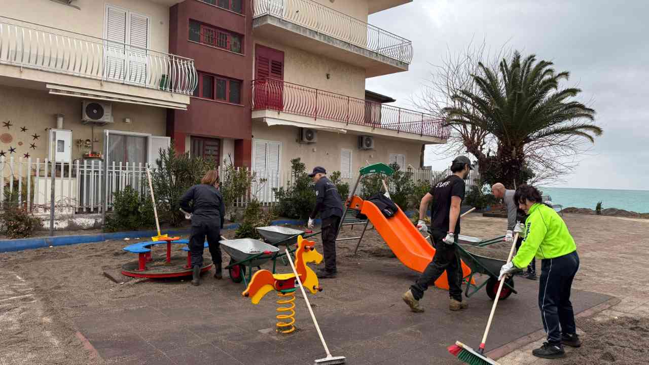 Mascali, il sindaco Messina: «Pochi volontari e troppi leoni da tastiera»