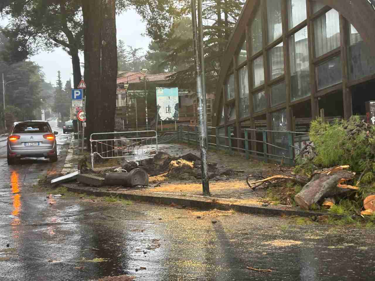 Paura anche a Nicolosi: le conseguenze del ciclone Harry | FOTO
