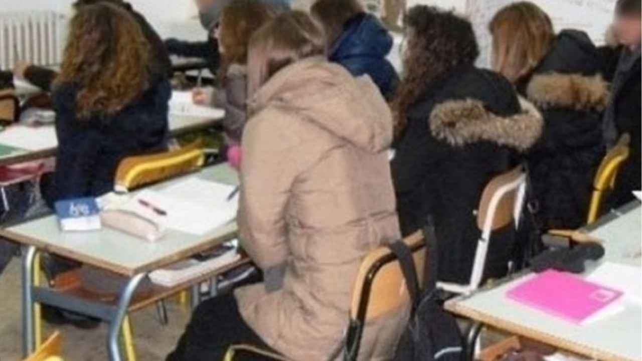 Ubs Scuola, classi senza riscaldamento: “Normalizzato il freddo”