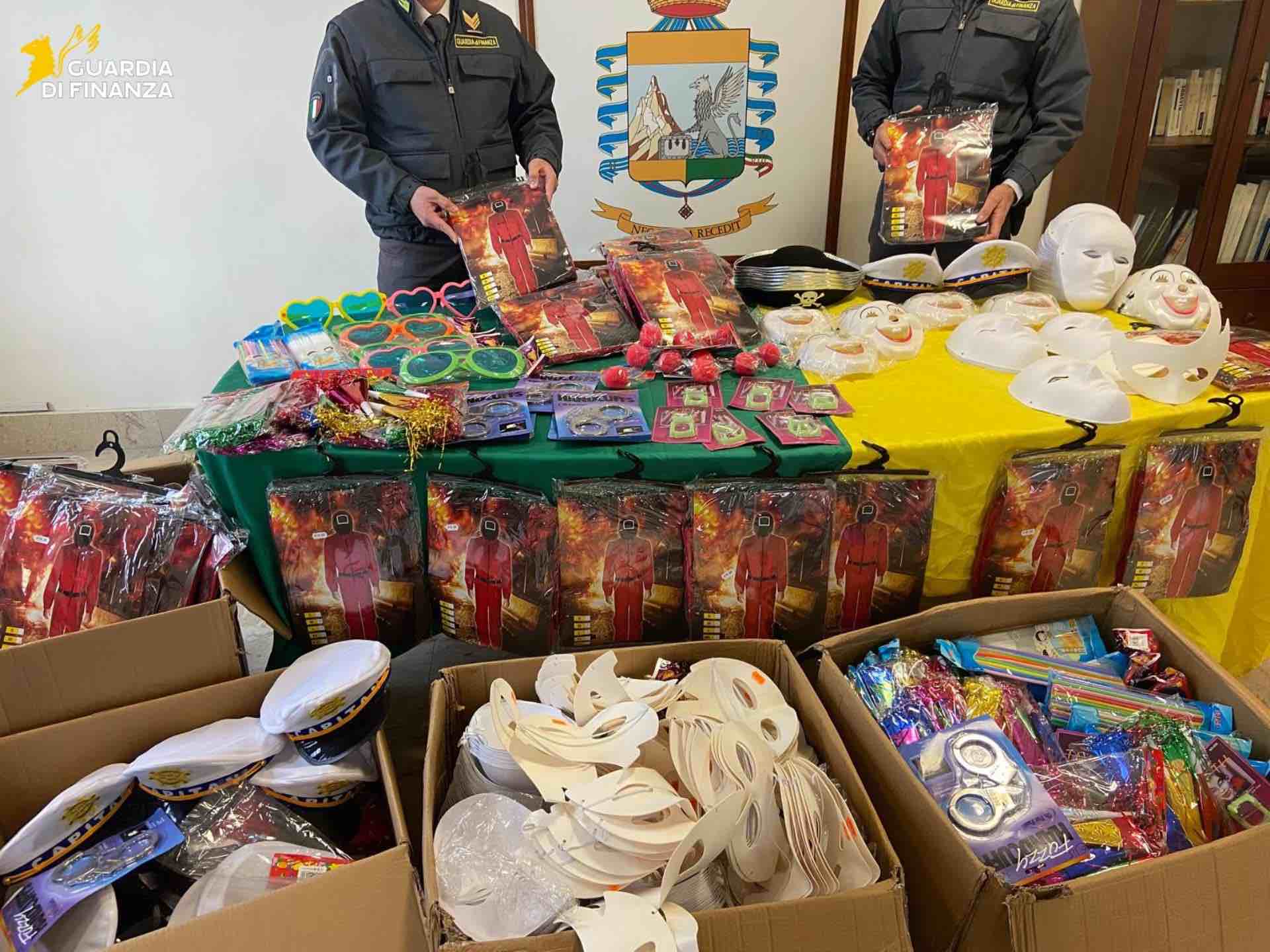 Maxi sequestro Guardia di Finanza: ritirati 11mila articoli di Carnale