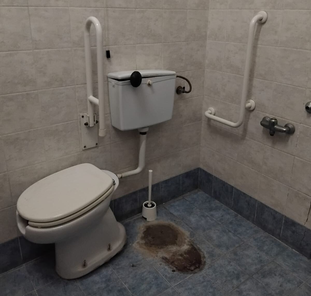 Bagno disabili chiuso alla Biblioteca Bellini