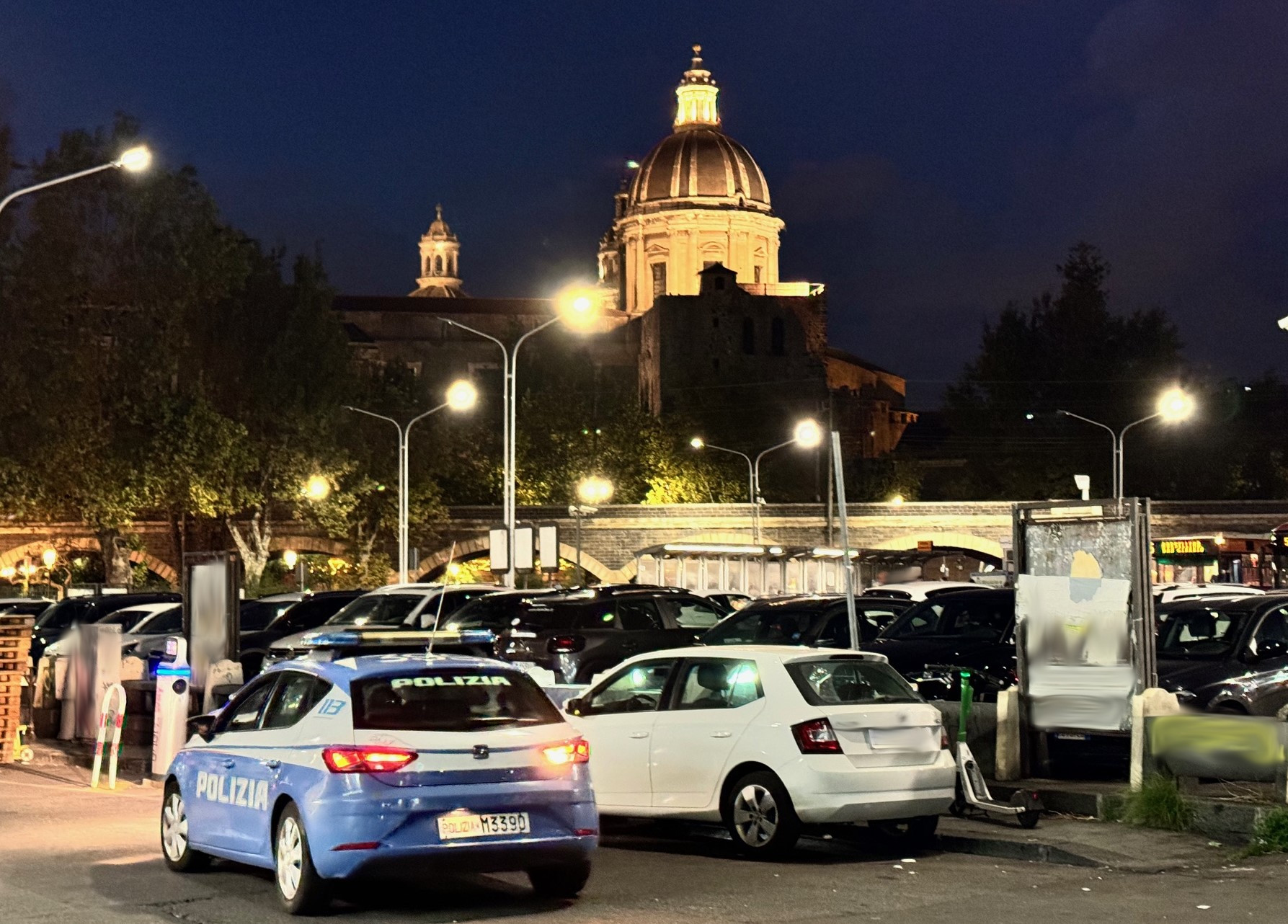Danneggia volante Minaccia poliziotti e danneggia una volante, arrestato 28enne