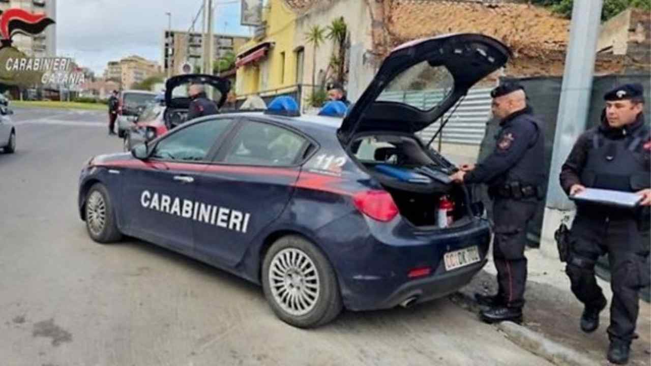 Divieto di stazionamento ignorato: scatta la denuncia
