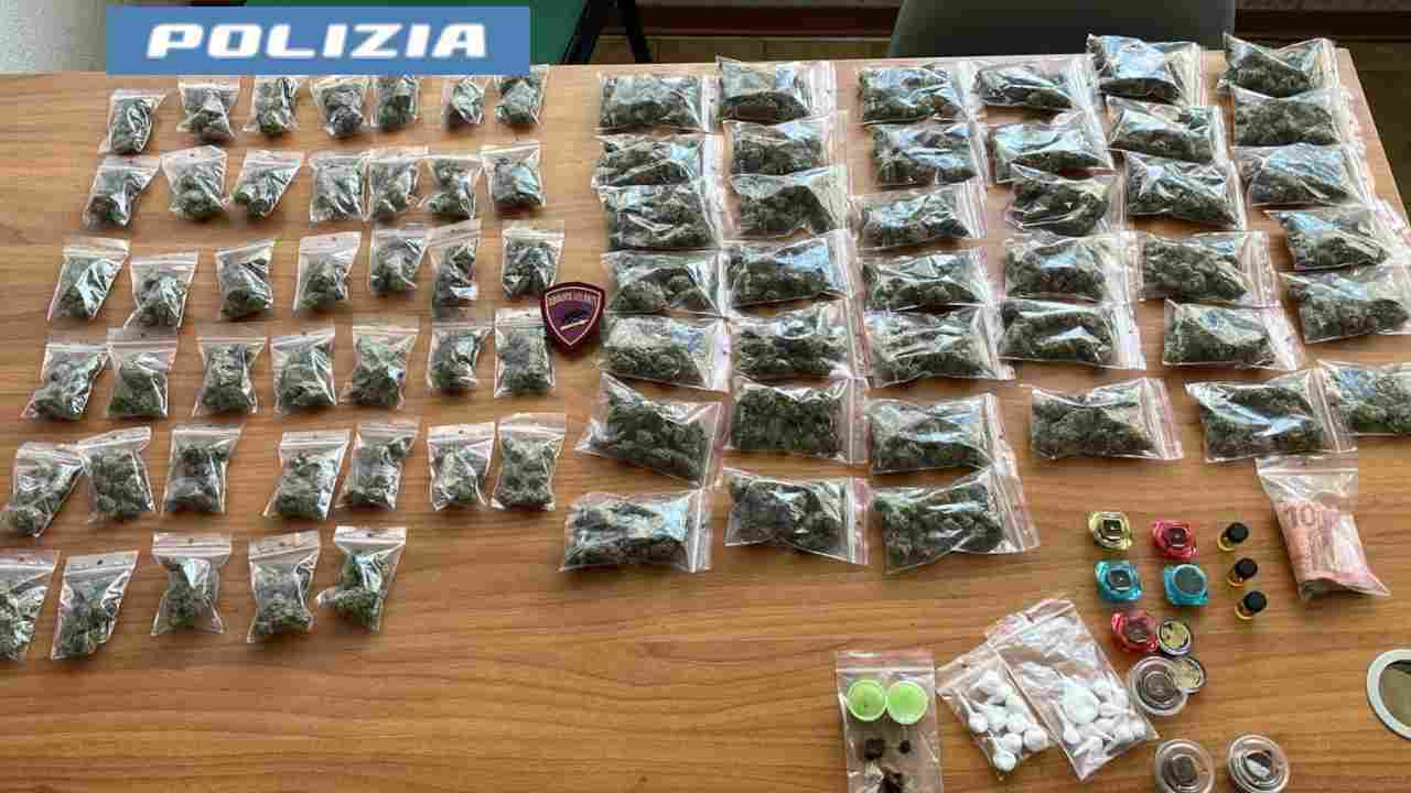 Polizia arresta rider della droga – 20260213 FreePressOnline Polizia arresta rider della droga: nello zaino anche cocaina e wax