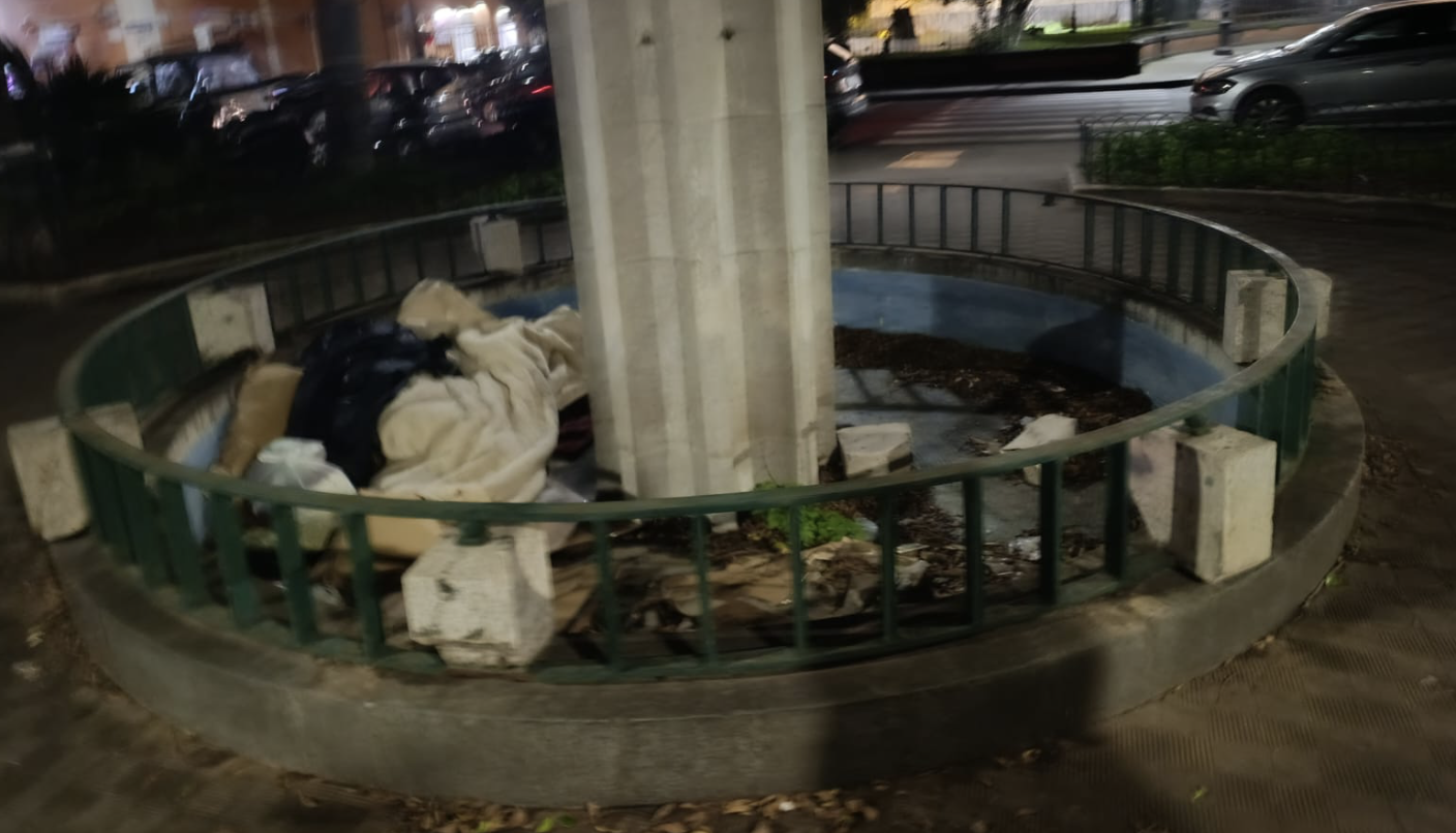 Catania, piazza Verga nel degrado
