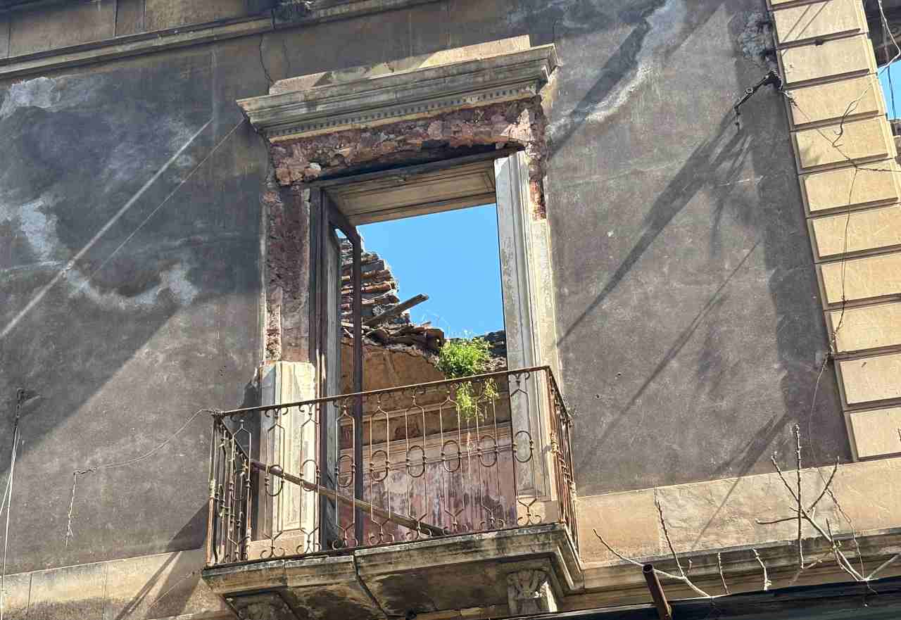 C’era una volta il cielo in una stanza: verrà abbattuto l’edificio di via Grotta Magna