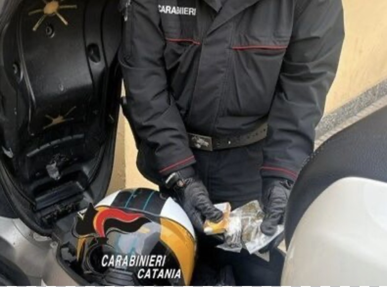 Centro storico Catania: 18enne fermato con droga pronta