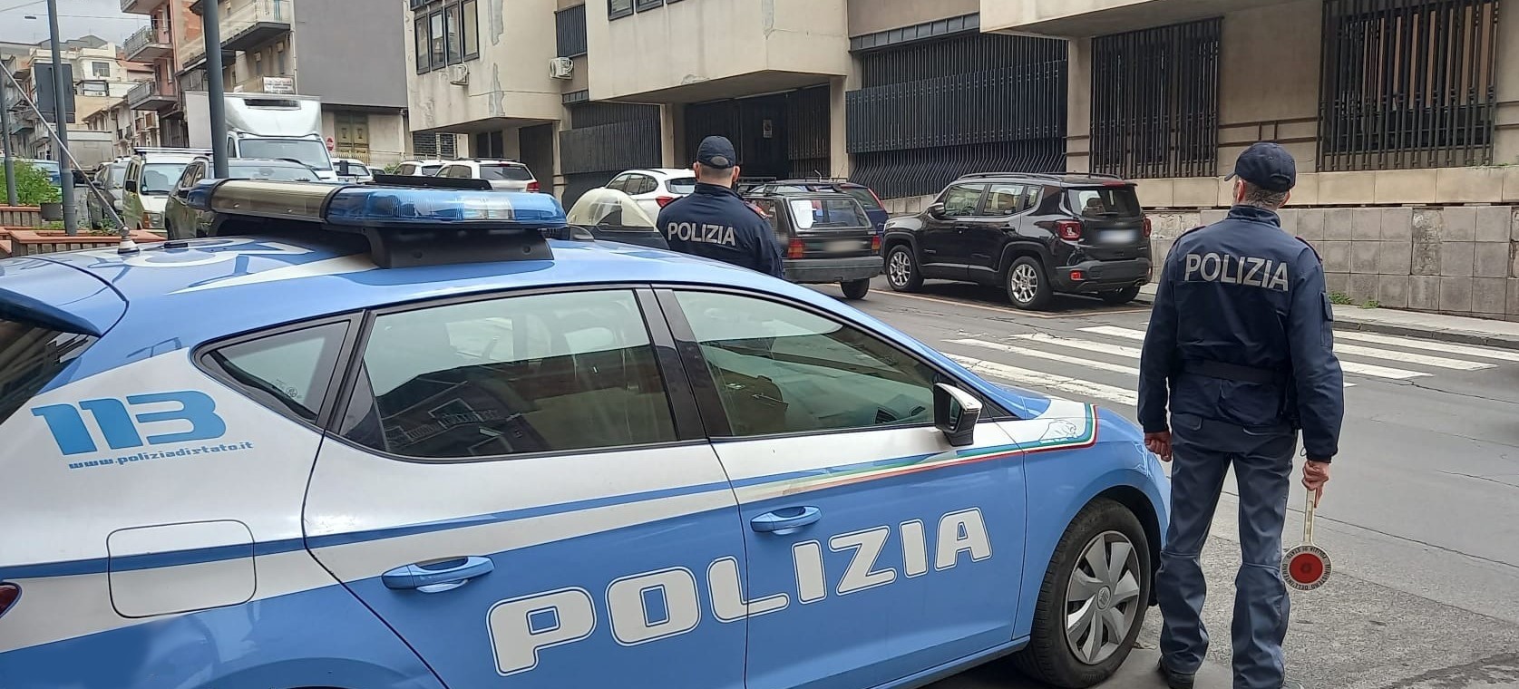Adrano, senza patente ma con cocaina