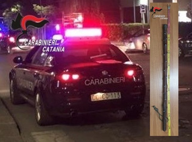 Biancavilla, nel bagagliaio nascondeva un bastone chiodato