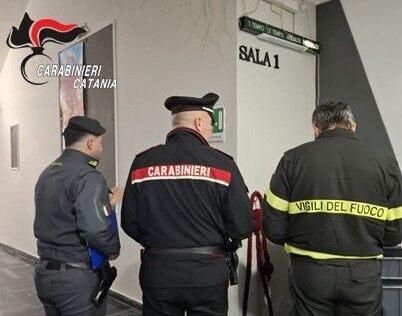 Foto Giarre Giarre, cinema-teatro senza certificato antincendio