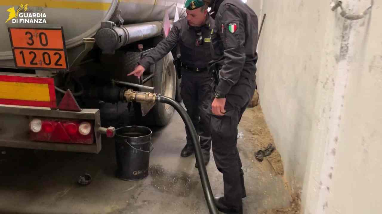 GdiF Catania, frodi carburanti 5 misure cautelari e sequestri a società – 20260311 FreePressOnline GdF Catania, frodi carburanti: 5 misure cautelari e sequestri a società