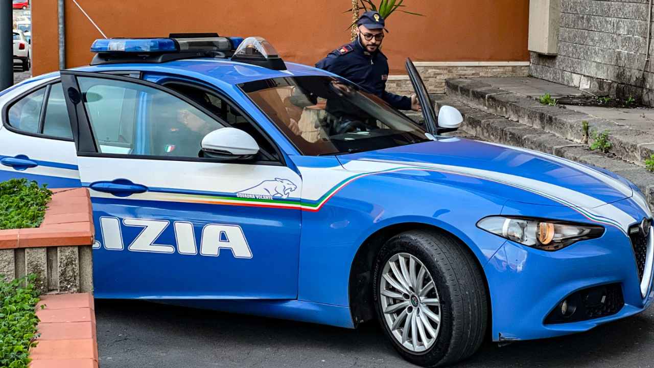 Adrano, folle inseguimento in centro, sperona un auto con dentro una famiglia