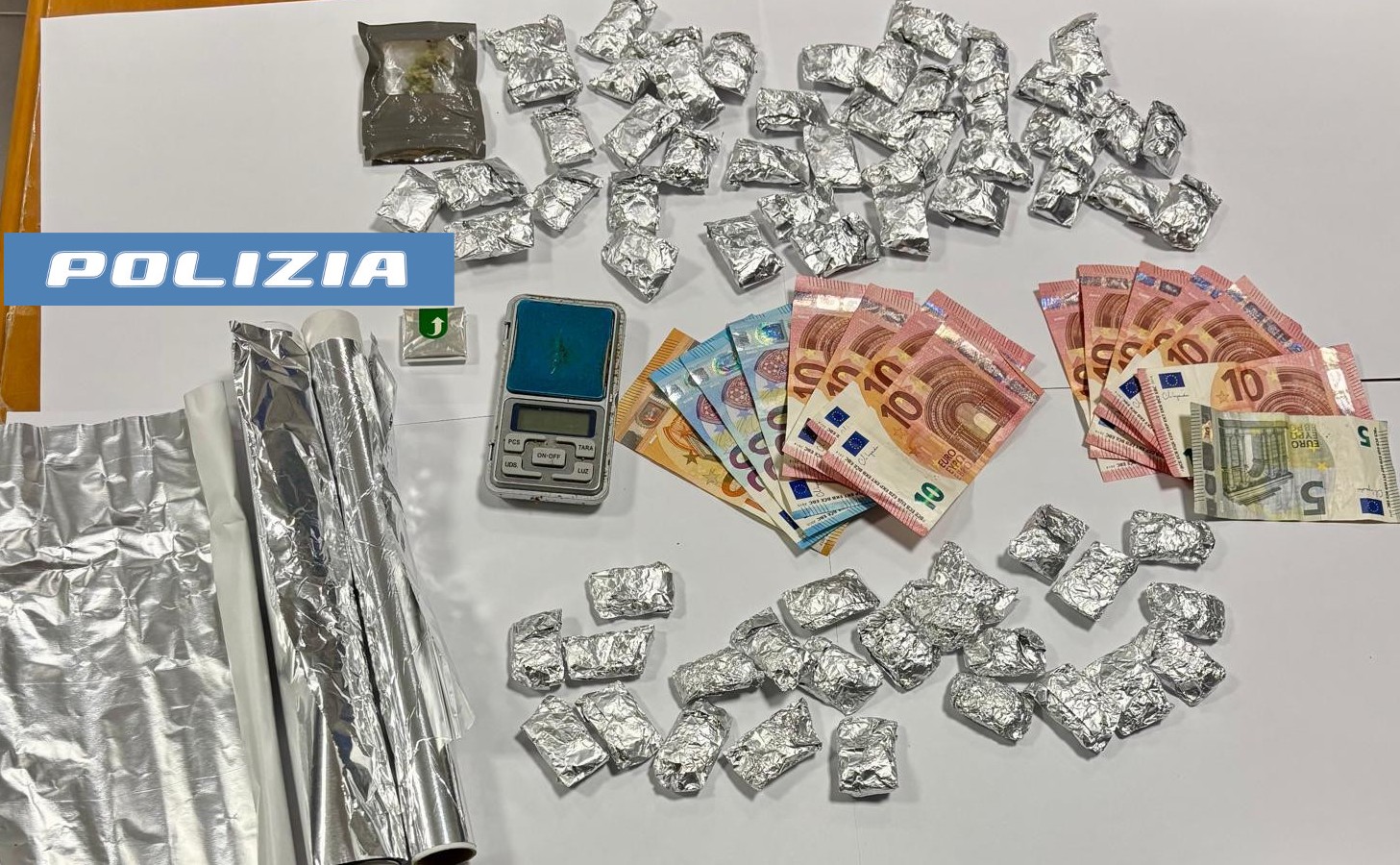 LA POLIZIA DI STATO ARRESTA UN GIOVANE SPACCIATORE A SCORDIA Scordia, arrestato giovane pusher con marijuana
