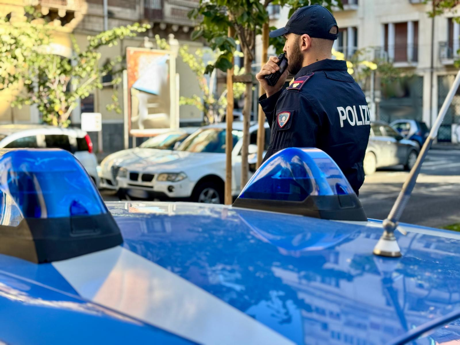 Ruba gioielli e aggredisce commessa: arrestata 43enne