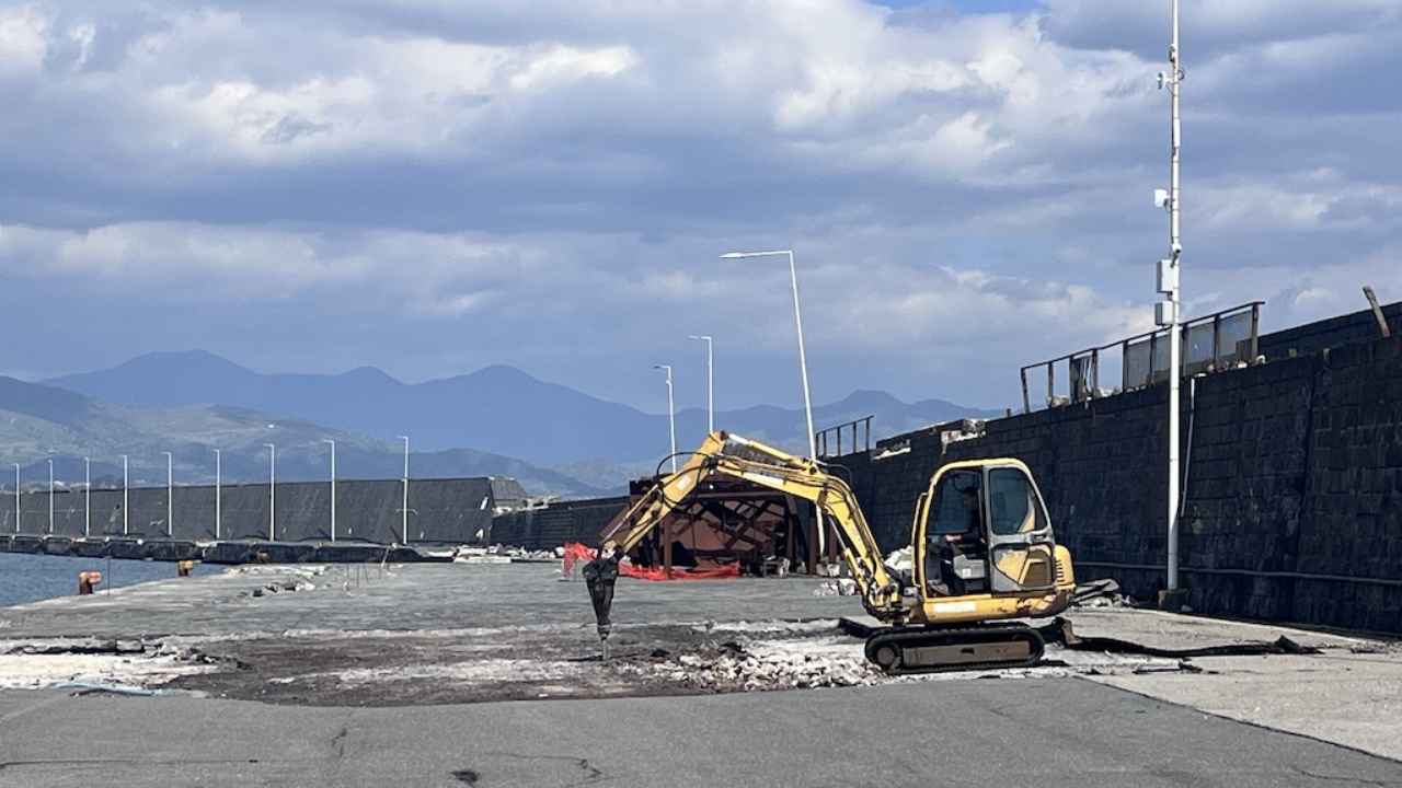 Porto di Riposto, sopralluogo del sindaco al cantiere del molo foraneo