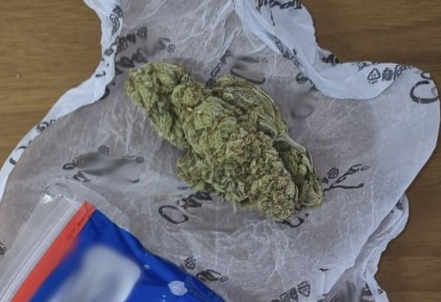 MARIJUANA Adrano, coltello in auto e droga negli slip