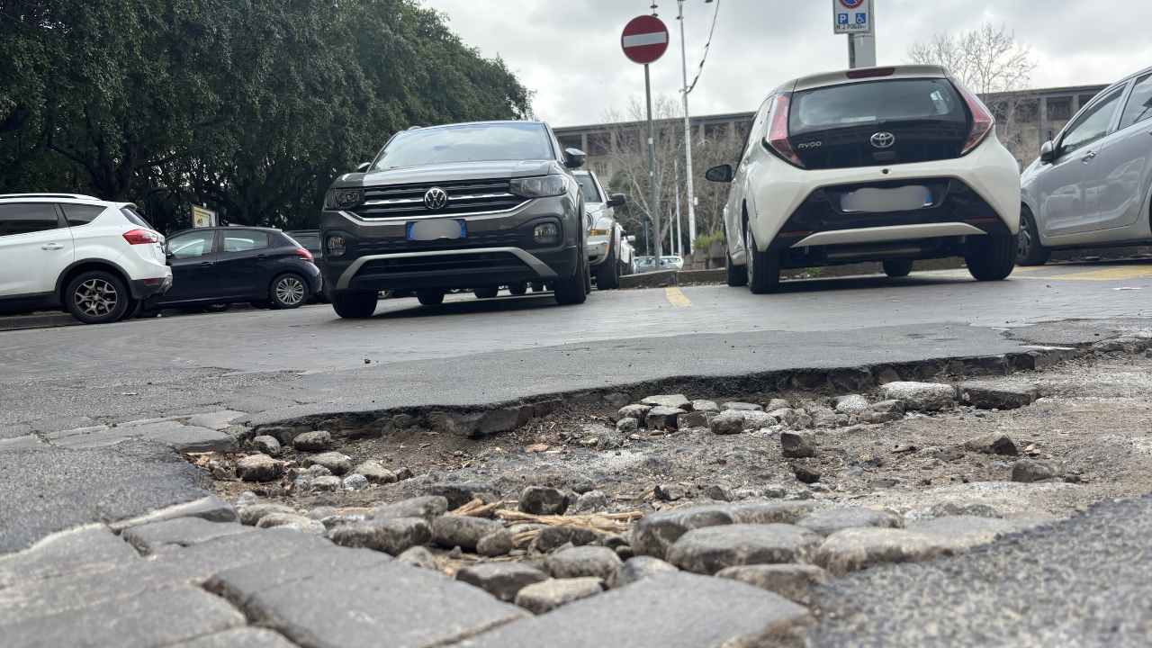 Catania, sagra del degrado in piazza Verga