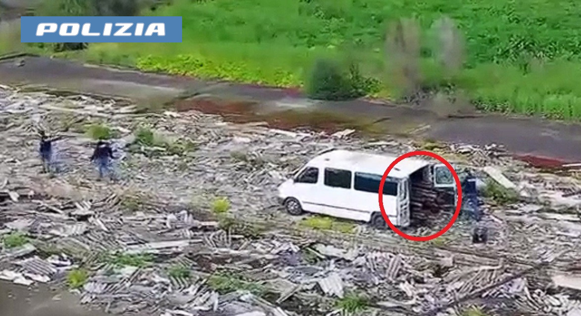 SORPRESI A TAGLIARE TUBI IN FERRO IN UN EX STABILIMENTO DELLA ZONA INDUSTRIALE TRE ROMENI ARRESTATI DALLA POLIZIA DI STATO Sorpresi a tagliare tubi in ferro: tre arresti a Catania