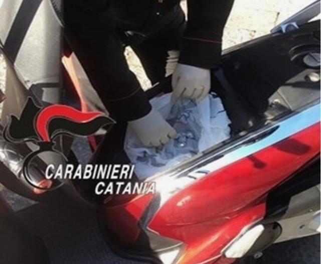 Controllo notturno a Catania: denunciato 23enne con droga