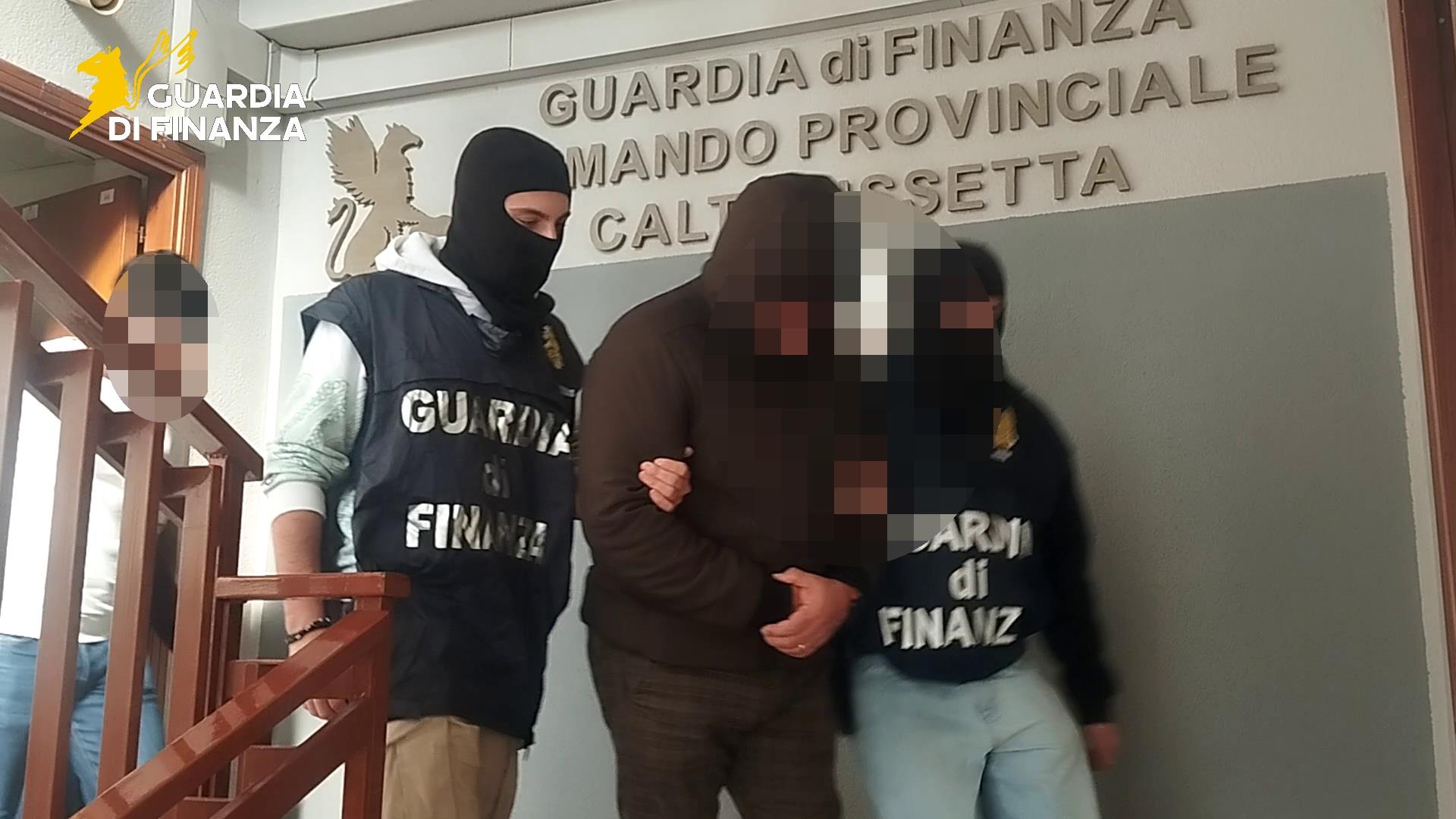 Spedivano droga in tutta Italia, due arresti
