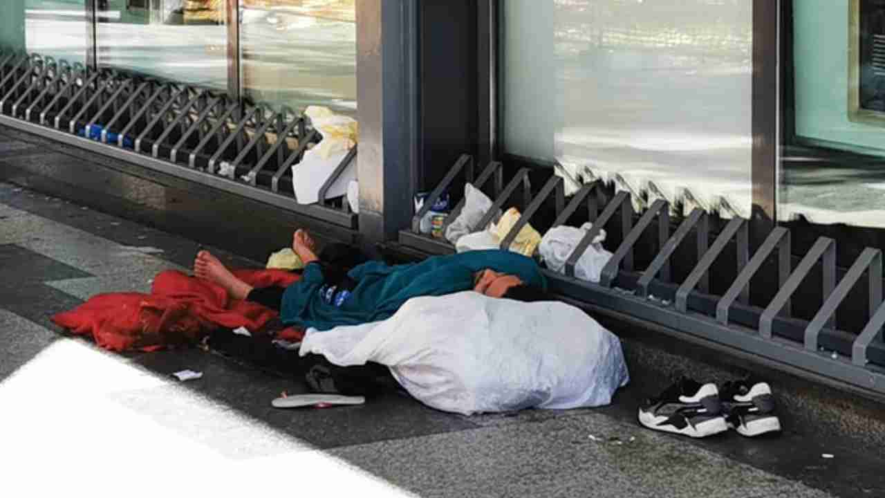 Bivacco in via Etnea e Corso Sicilia, Don Nuccio Puglisi Caritas: “Rapporti protocollari con l’Amministrazione”