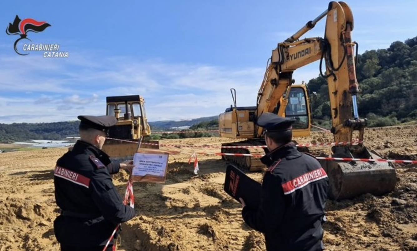 Caltagirone, lavori abusivi in area protetta: tre denunciati