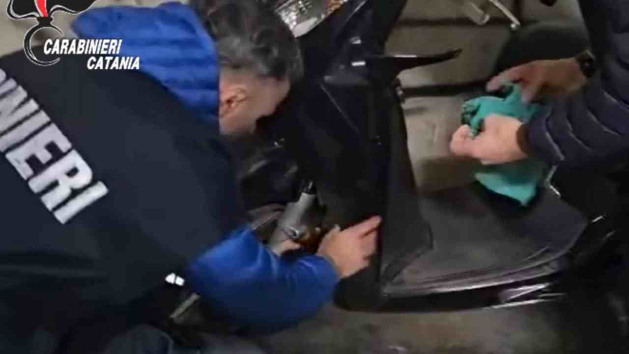 Catania scoperto deposito di stupefacenti – 20260422 FreePressOnline Catania, controlli antidroga: Carabinieri scoprono un deposito di stupefacenti