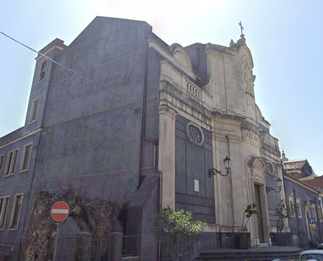 Chiesa minoritelli Ruba le grondaie della Chiesa Minoritelli