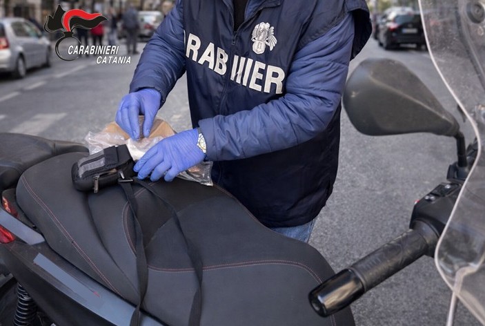 Foto Catania Catania, 17enne pusher arrestato dai Carabinieri