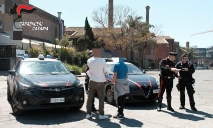 Catania: Carabinieri contro parcheggiatori abusivi, controlli