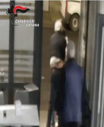 Randazzo, due uomini feriti: denunciato 34enne