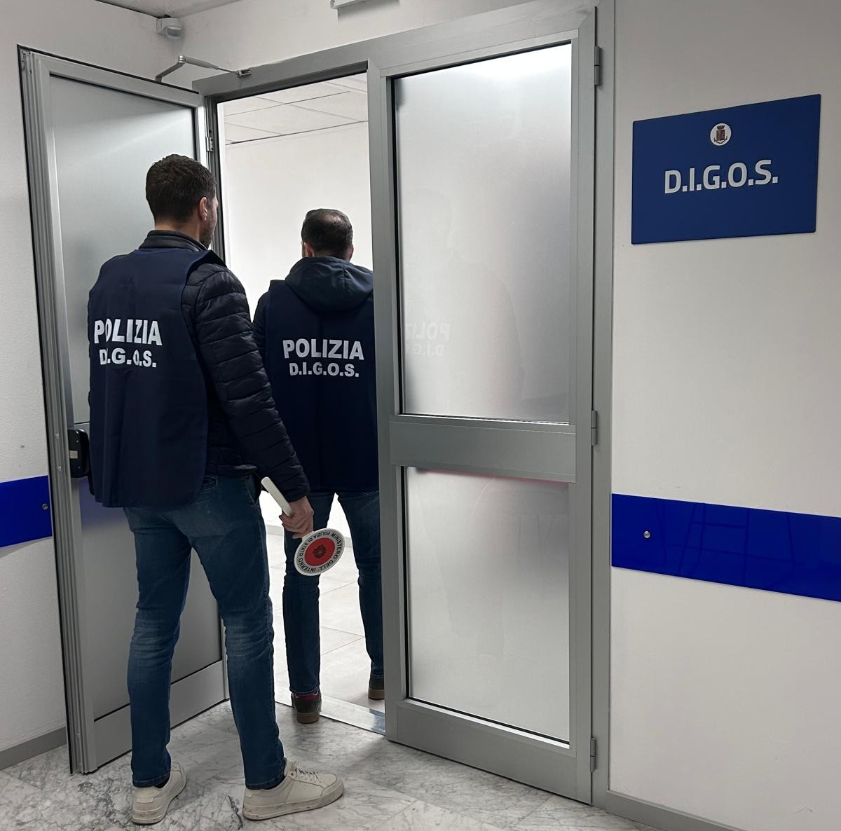 LITE TRA TIFOSI, TRE ULTRAS DEL CATANIA INDIVIDUATI E DENUNCIATI DALLA POLIZIA DI STATO Catania, rissa tra tifosi in piazza Europa: tre ultras denunciati
