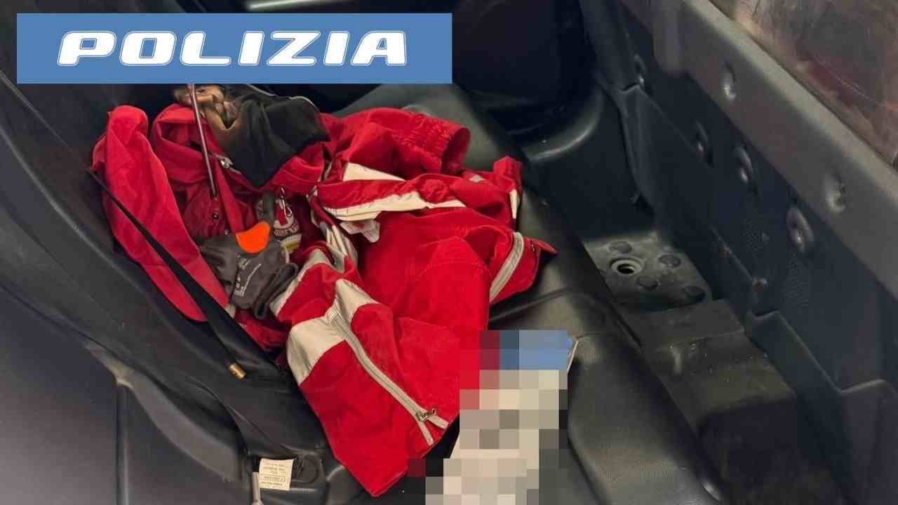 Ladro con divisa della Croce Rossa: tentato furto, arrestato dalla Polizia