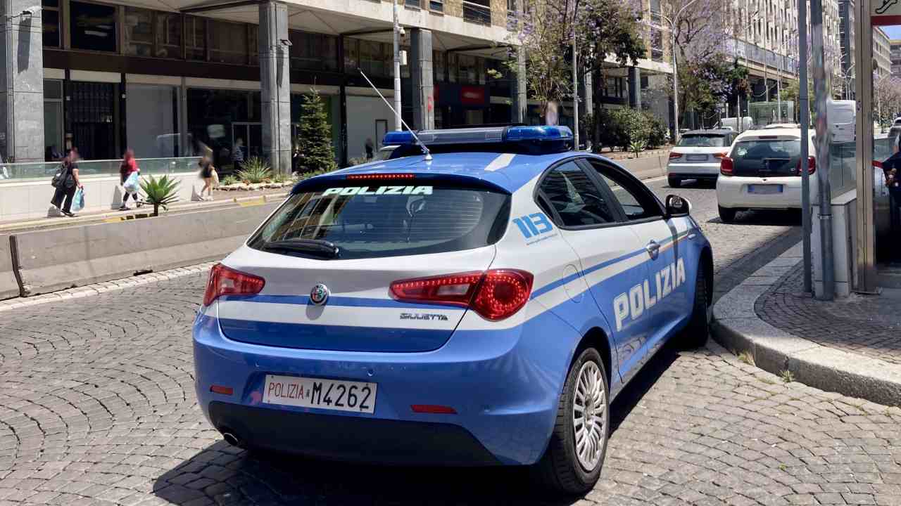 Ladro di merendine in azione arrestato per rapina e resistenza a pubblico ufficiale